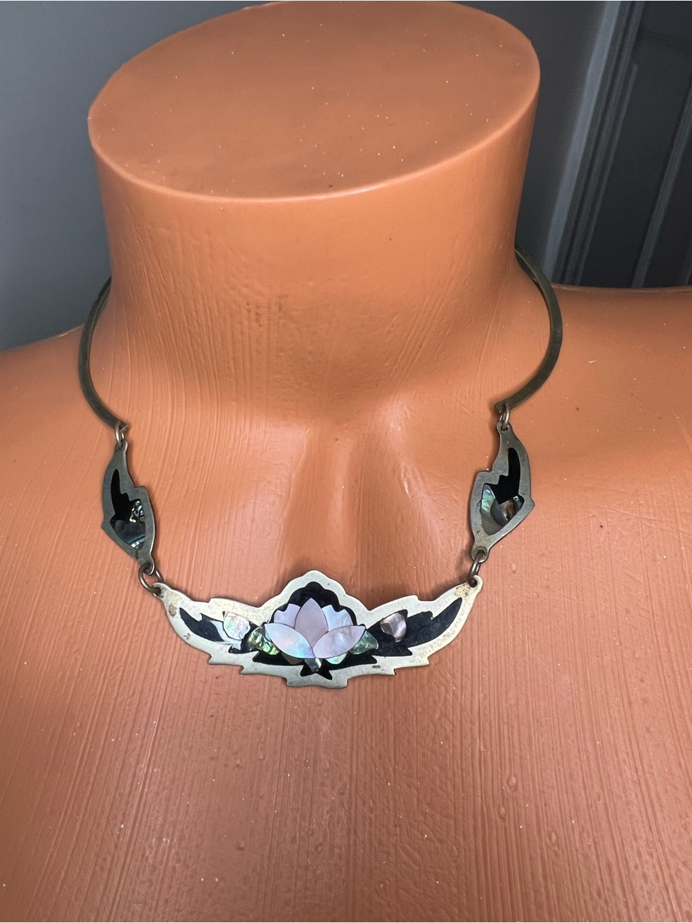 ALPACA Mexico Abalone Shell Enamel Lotus Flower 16”